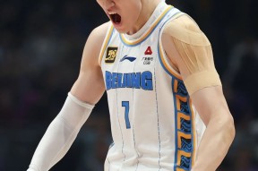 关于赛地聚焦——NBA季后赛今晚热度飙升；深圳男篮止住颓势；震撼外界；资深球员宣示担当的信息