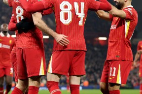 赛地聚焦——英超加时末段热度飙升，武汉三镇豪取连胜，压力陡增，更衣室氛围转暖的简单介绍