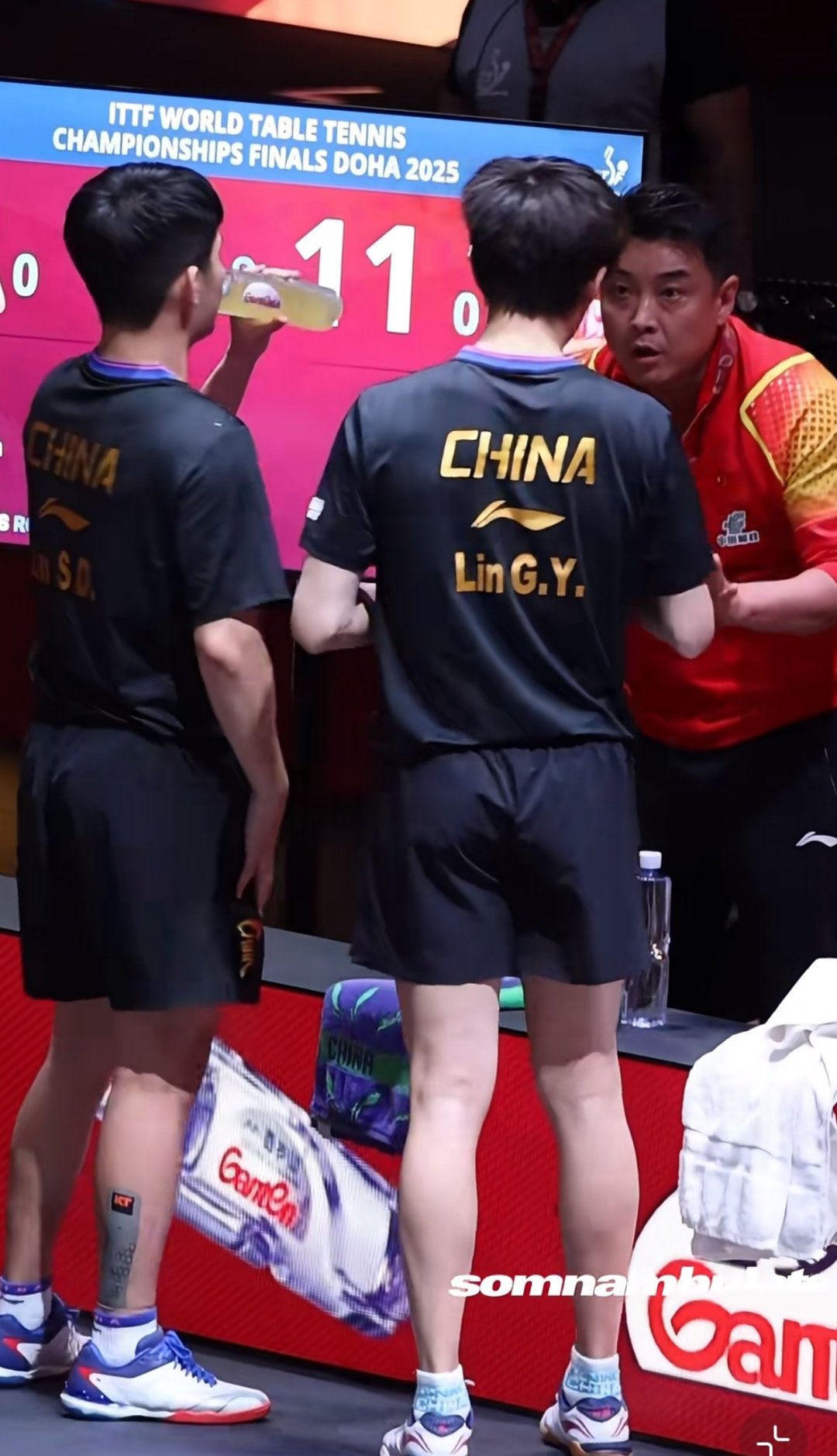 包含大坂直美重返赛场，反败为胜首场状态出色，老鹰观众沸腾！观众掌声雷动的词条
