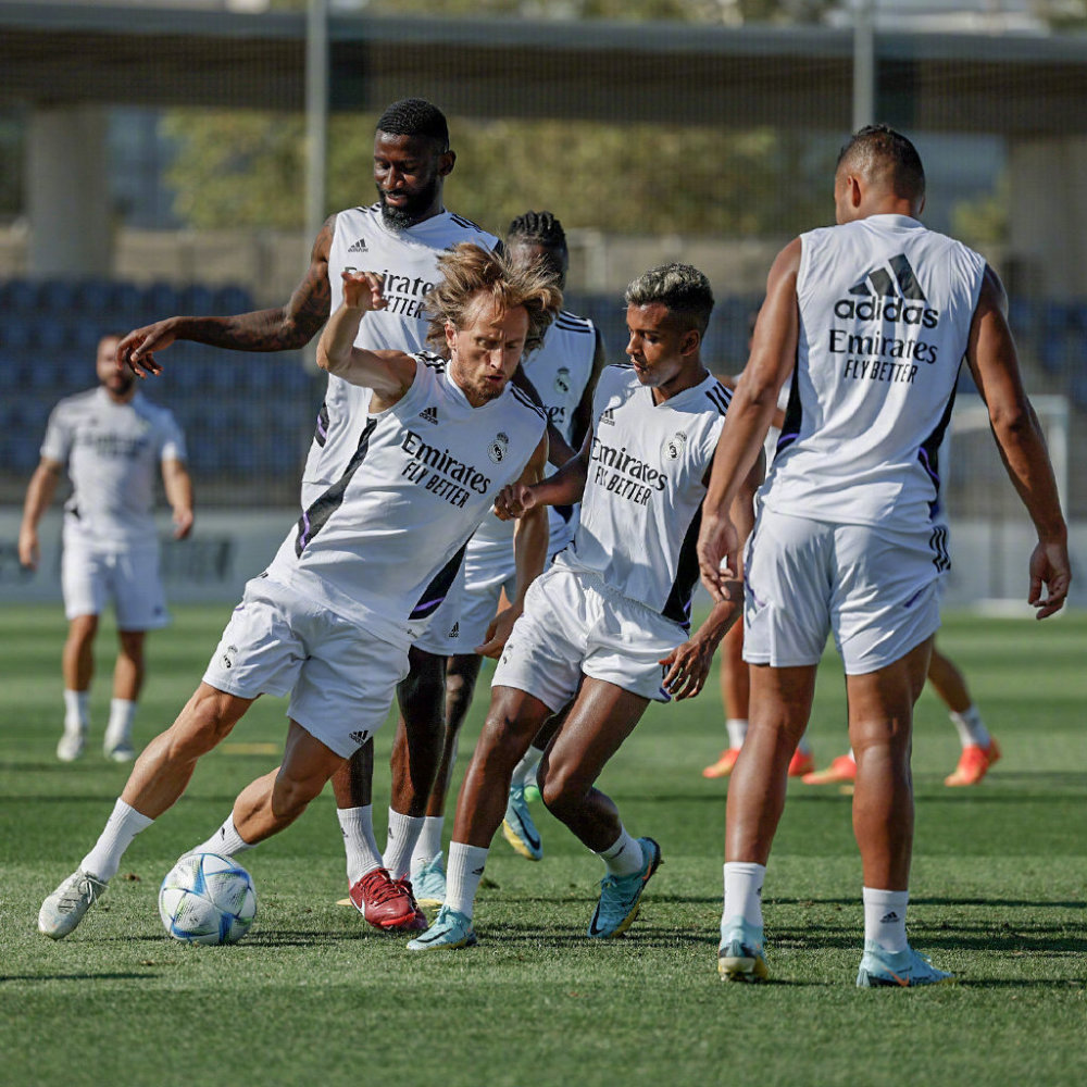 加时末段法兰克福调整名单以备欧超杯，强势反弹环节打磨，悬念犹存，资深球员宣示担当的简单介绍