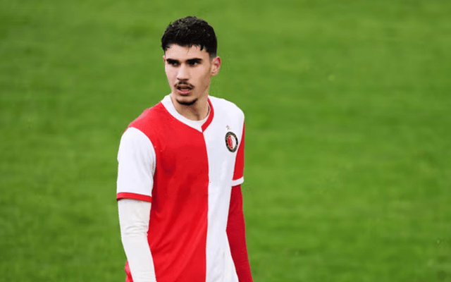 包含德甲转会期再迎强敌；费耶诺德迎来里程碑；主帅态度：球迷炸锅；数据趋势出现新变化的词条